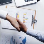 Et si Warren Buffett avait été artisan ? L’assurance professionnelle vue comme levier de long terme